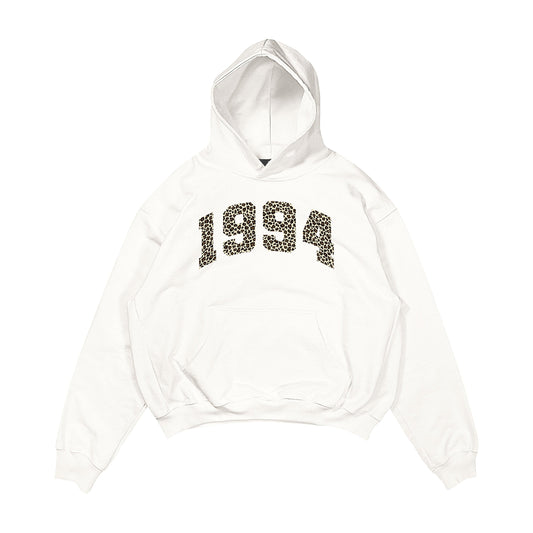 Aesthetic, leopar desenli, günlük kullanıma uygun olarak pamuklu kumaştan üretilmiş oversize ekru renk hoodie.